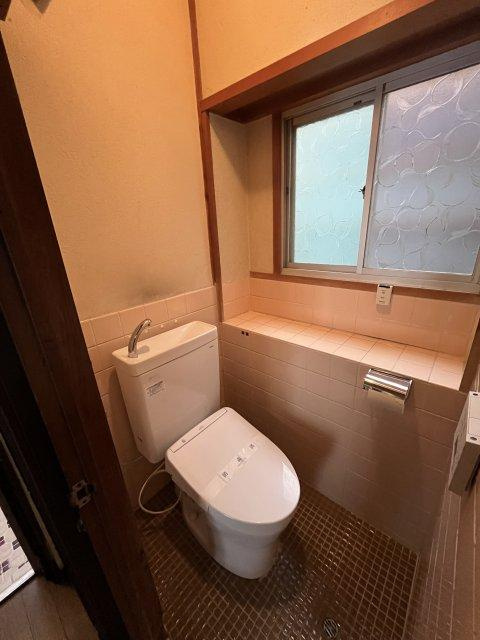 志染町戸建のトイレ