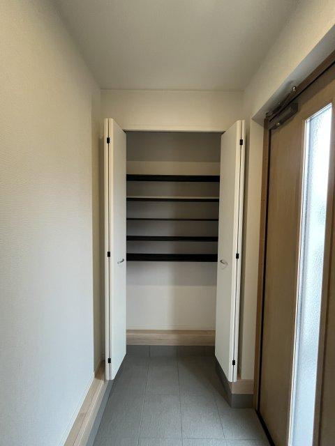 三木市自由が丘本町新築戸建の玄関