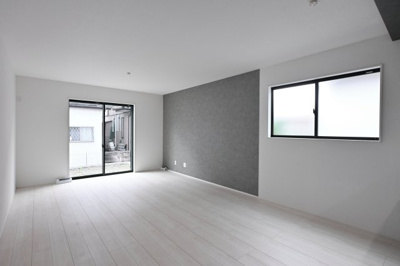 【居間・リビング】 | 太田市金山町2期 | 南向きの大きな窓から陽の光がしっかりと入ります♪