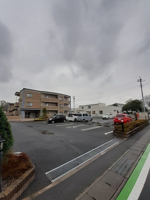 グランドヒルズヴィラの駐車場