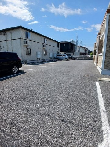 シャインメモリー　Ⅱの駐車場