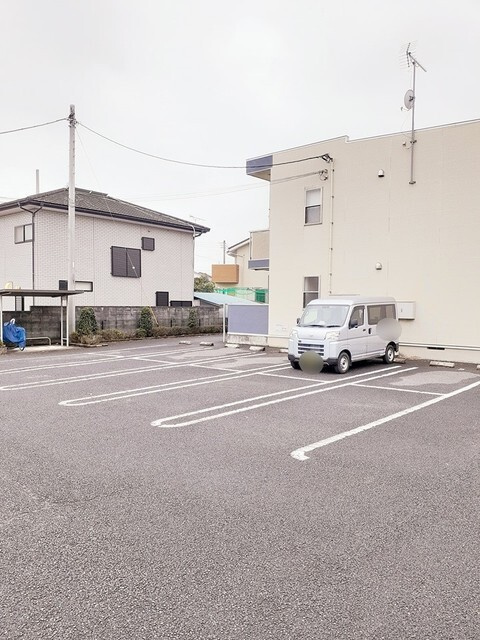 アルバ１の駐車場