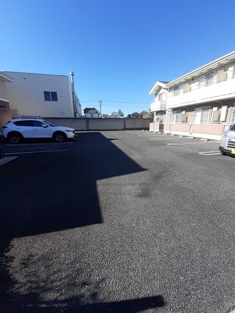 サンセールメゾンの駐車場