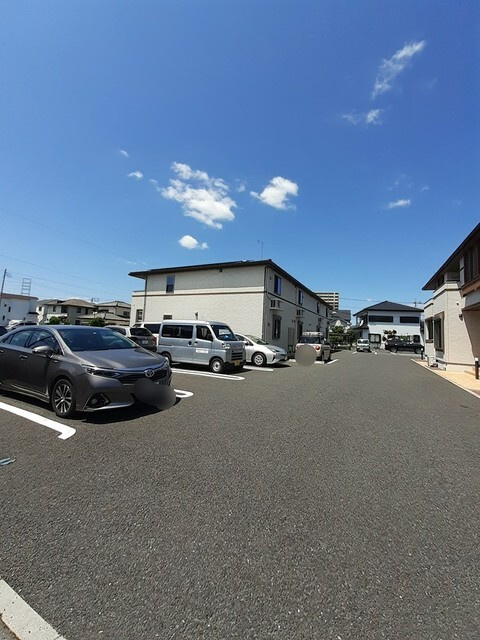 ＬａＴｏｕｒＫＡＩＺＡＷＡ　Ⅳの駐車場
