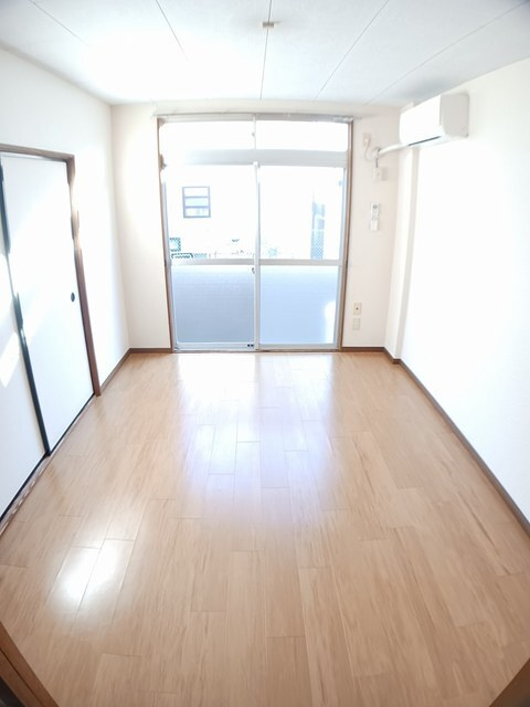 イーストタウンの居間・リビング
