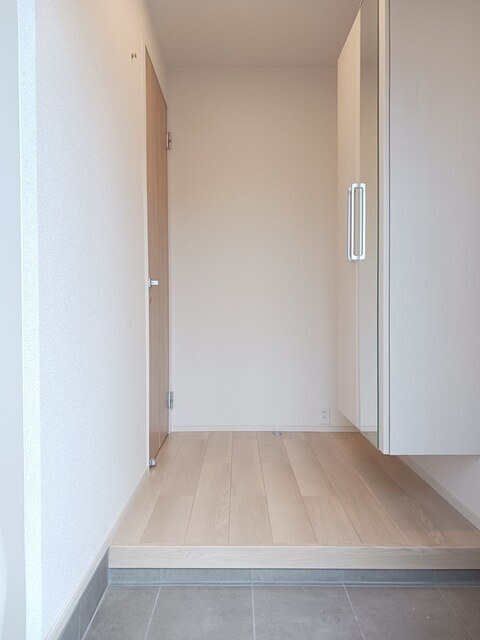 ロータス三室　Ｃの玄関