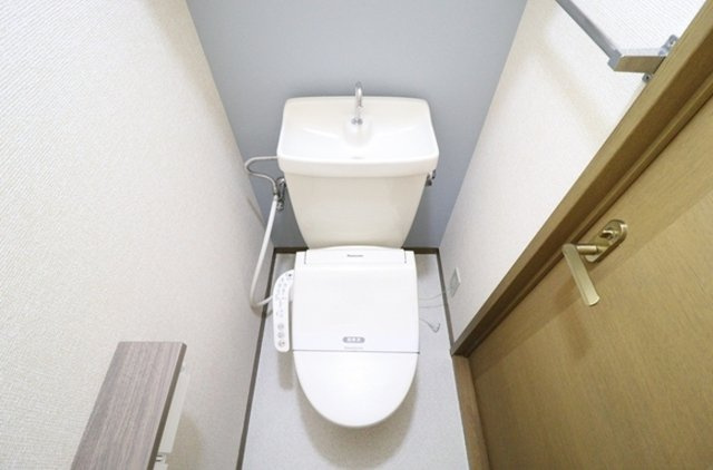 プルミエ・ラムール　Ａのトイレ|温水洗浄暖房便座