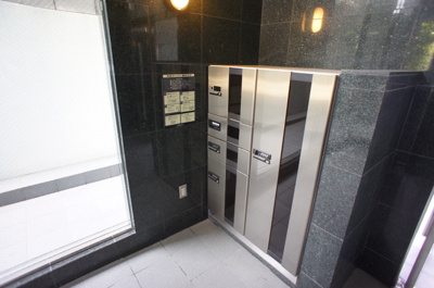 便利な宅配BOXあります。
