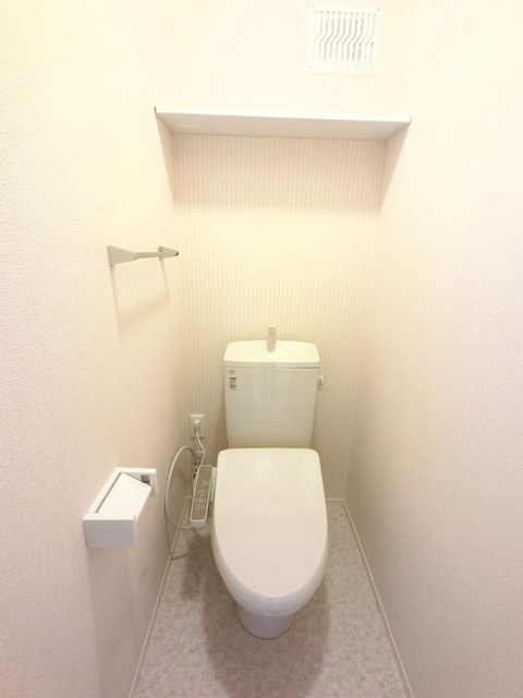 グランテラス宮子　Ｂのトイレ|温水洗浄暖房便座です。