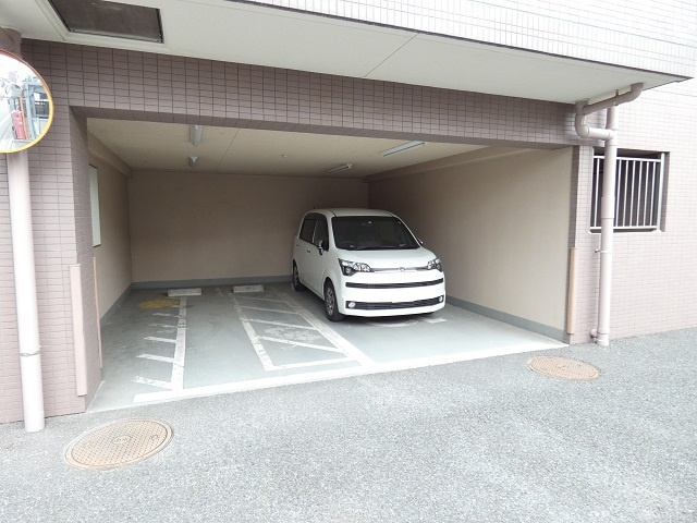 ★敷地内駐車場★（空き状況・使用料等詳細はご確認下さい）