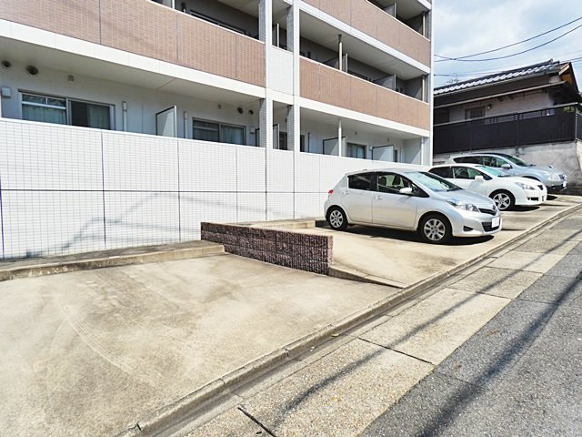ルミエール山中の駐車場|駐車場完備です