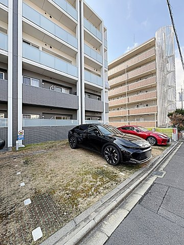 Ｃｏｕｒｔ　ＭＡＲＩＡＧＥの駐車場