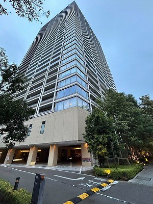 ＧＬＯＢＡＬ　ＦＲＯＮＴ　ＴＯＷＥＲ