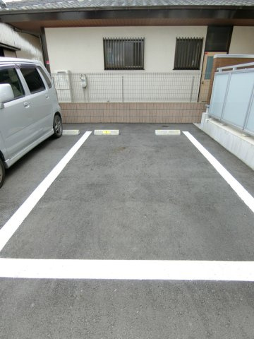 リブリ・南越谷の駐車場