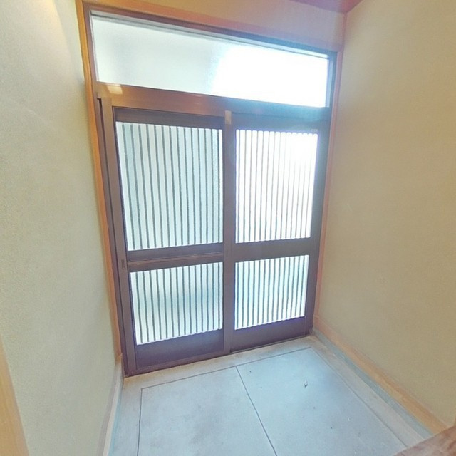 隆城町３２番地２貸家の玄関