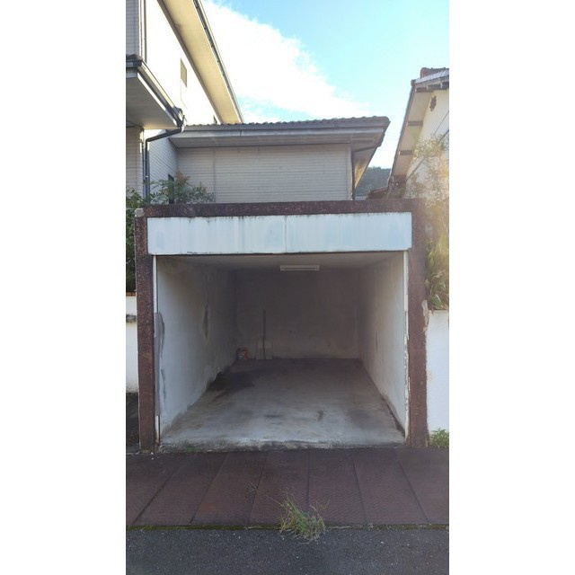 岐阜市加野１丁目の一戸建ての駐車場|高183　横240　奥430