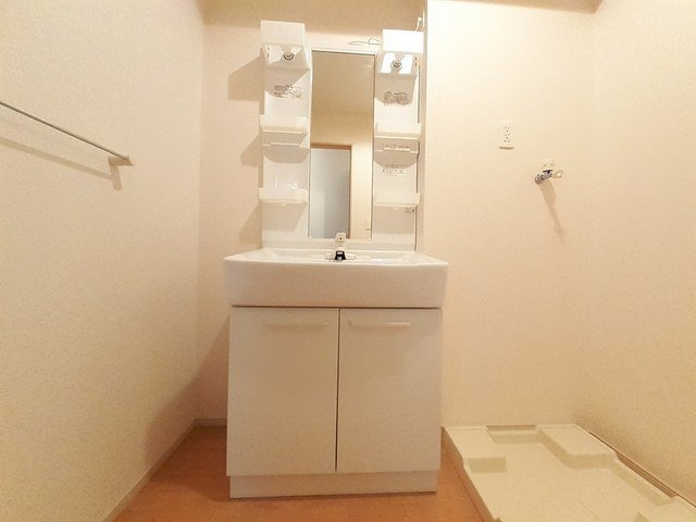 アン　ディマンシェ　Ａの洗面所|脱衣スペースもあります