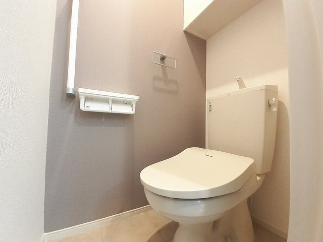 エムティハウスⅥのトイレ|ゆったりとした空間のトイレです