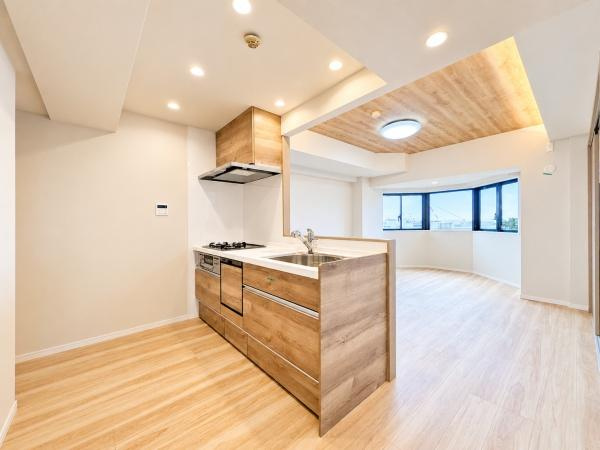 日神パレステージ光陽台の居間・リビング|対面式のキッチンはお料理中でも家族とのお話も弾みます。
