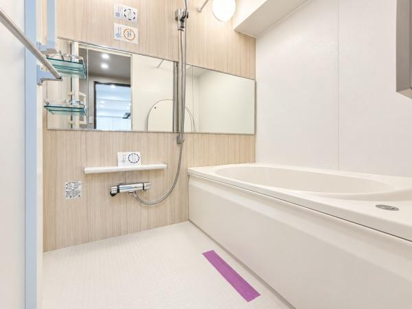 ライオンズマンション磯子山王台の浴室|広々としたバスルームで一日の疲れをいやして下さい！
もちろん、浴室乾燥機付きです！