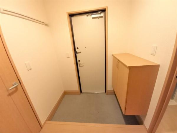 【玄関】 | グレイスメゾン | 写真は同タイプの別のお部屋のものです。