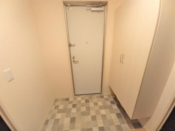 【玄関】 | グリーンパーク | 写真は同タイプの別のお部屋のものです。