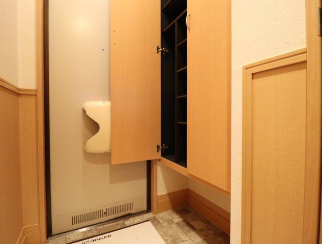 イーストヴィレッジ Aの玄関