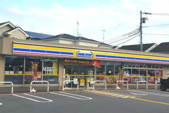 レオパレスチェロキーチーフの周辺