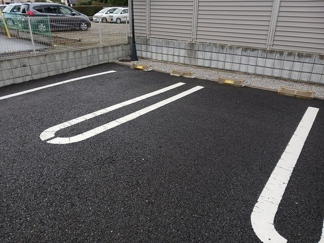 ラ・ルーチェⅡの駐車場