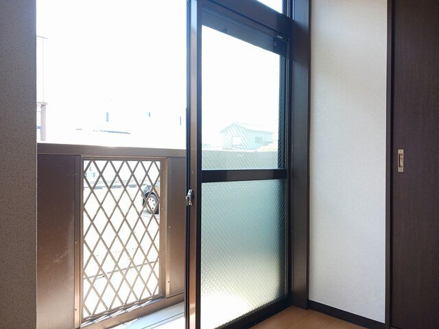 富山市婦中町速星のアパートのバルコニー