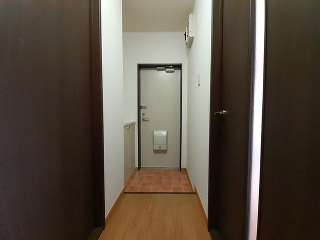 富山市婦中町速星のアパートの玄関