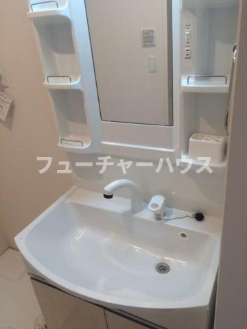 ユンバンチェンの洗面所|洗髪洗面化粧台