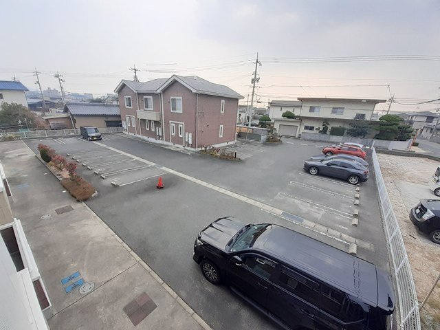 サン　スクエア　Ｂの駐車場