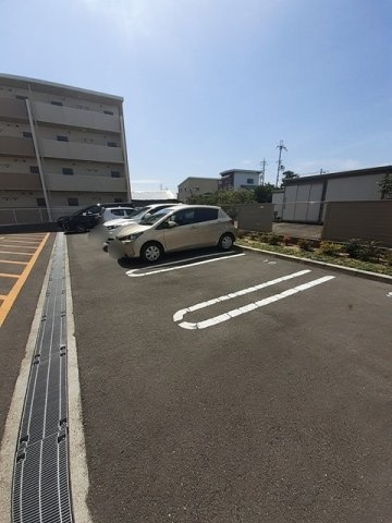 エテルノ　りんくうの駐車場