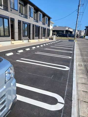 アステル・カロンの駐車場