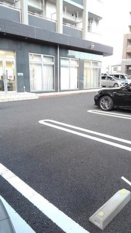 イセソラージュの駐車場