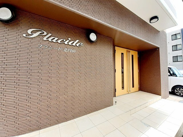プラシード北円山のエントランス