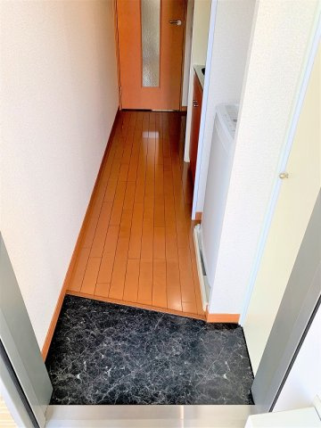 レオパレスコンフォートウッズⅢの玄関