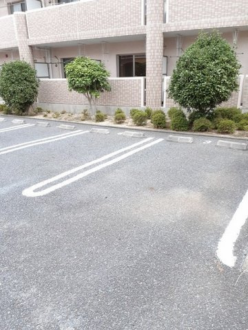 ベル　コリーヌの駐車場