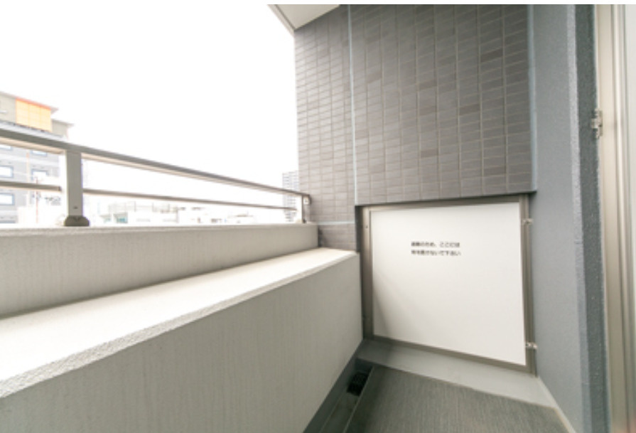 千代田区鍛冶町２丁目の賃貸マンションのバルコニー