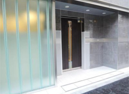 千代田区鍛冶町２丁目の賃貸マンションのエントランス