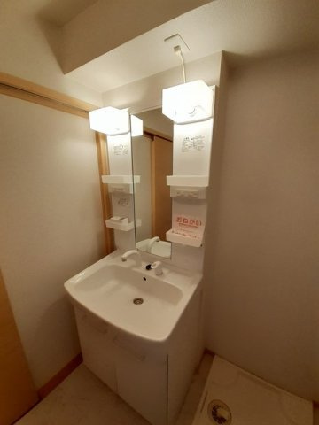 カーサ．エテルノ　Ⅱの洗面所|コンパクトで使いやすい洗面所