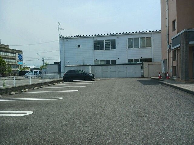 東和第一ビルの駐車場
