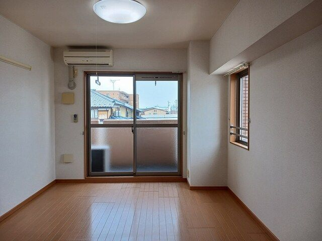 東和第一ビルの居間・リビング