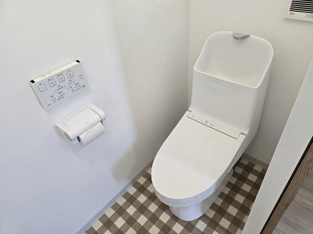 高知市介良乙　中古戸建のトイレ