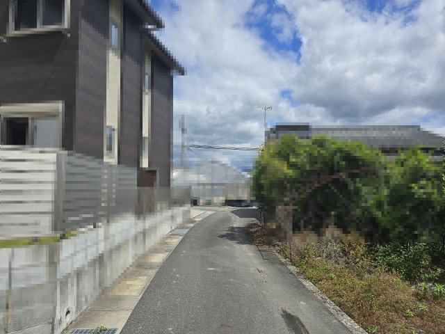 高知市介良乙　中古戸建の前面道路含む現地写真