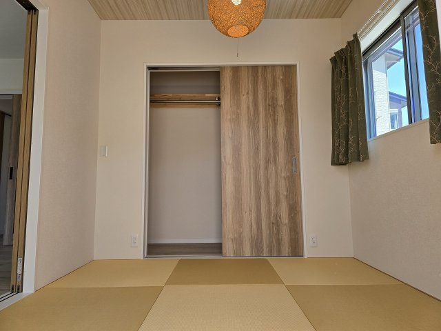 高知市介良乙　中古戸建の洋室