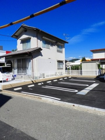 プレミール　Ａの駐車場|駐車場に車を止められます
