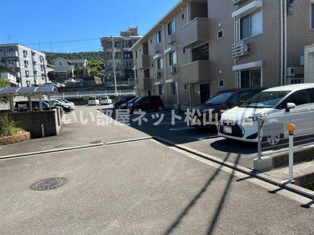 【駐車場】 | グレイスコート　A棟