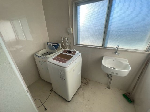 知多郡美浜町　一棟マンション+事務所+学習塾の独立洗面台